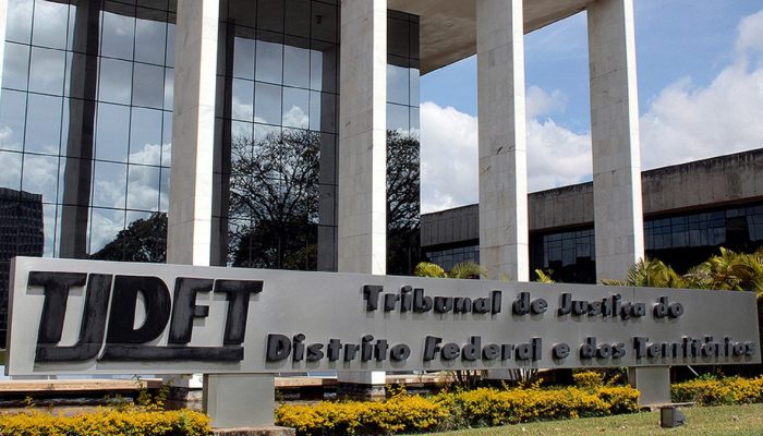 tjdft-recebe-obra-que-celebra-os-135-anos-do-tjes