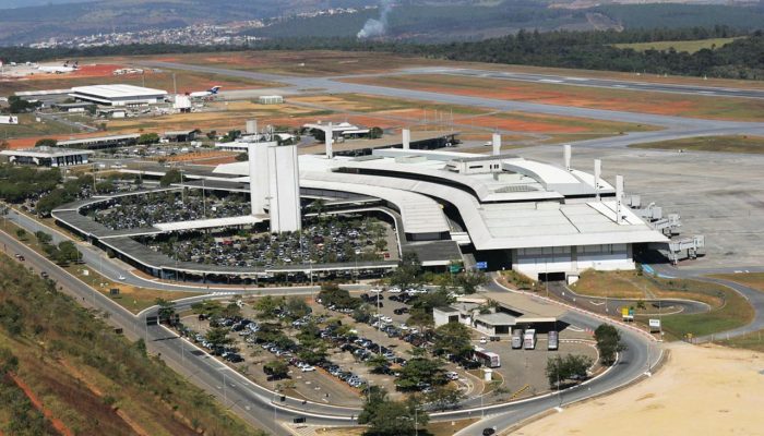 confins-retoma-operacoes-apos-suspensao-por-problema-na-pista