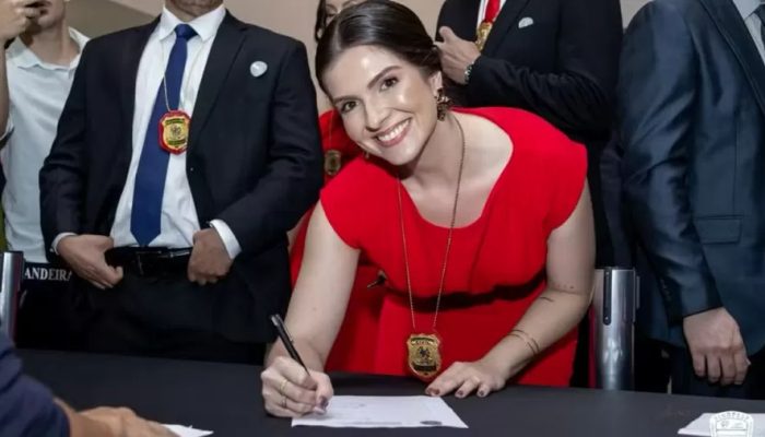 ‘mulher-deveria-ser-proibido’:-delegada-de-sp-e-alvo-de-ataques-machistas-apos-comemorar-posse
