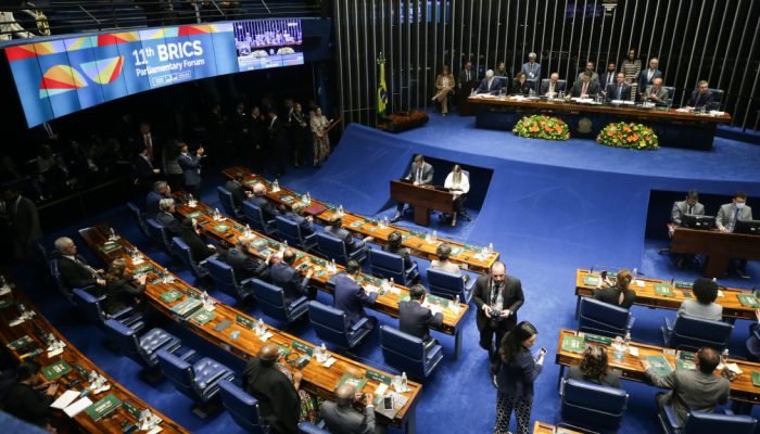 congresso-aprova-reestruturacao-de-carreiras-com-reajustes-salariais