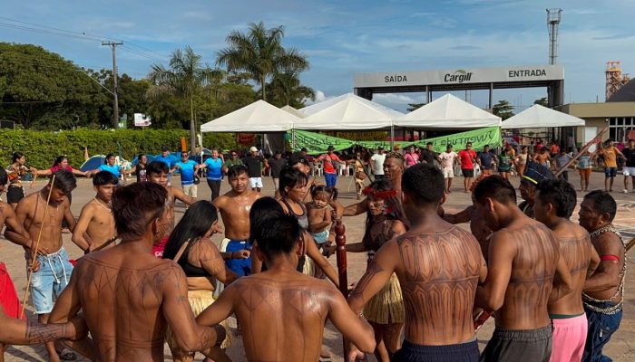 indigenas-protestam-contra-exploracao-de-rios-amazonicos-para-exportacao-de-graos