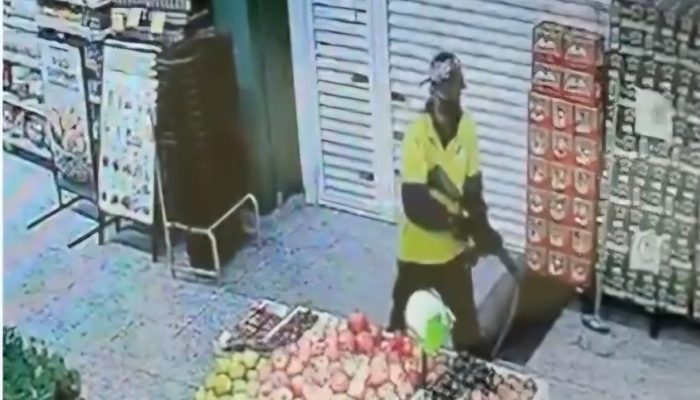 assaltantes-fazem-refens-e-roubam-supermercado-em-moema,-na-zona-sul-de-sp