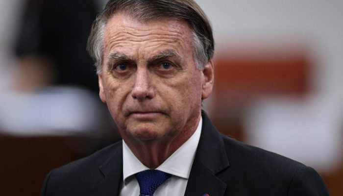 flavio-diz-que-bolsonaro,-atualmente-preso,-subira-rampa-do-planalto-em-janeiro-de-2027