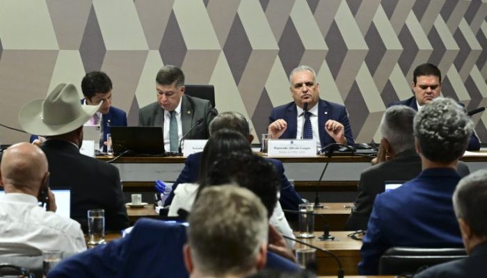 cpmi-do-inss-ouve-ex-noiva-de-vorcaro-e-presidente-da-dataprev-nesta-segunda