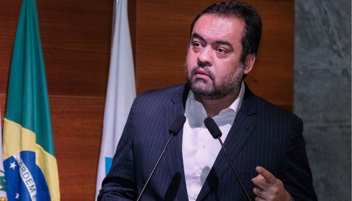 claudio-castro-renuncia-ao-governo-do-rj:-‘saio-com-a-cabeca-erguida’