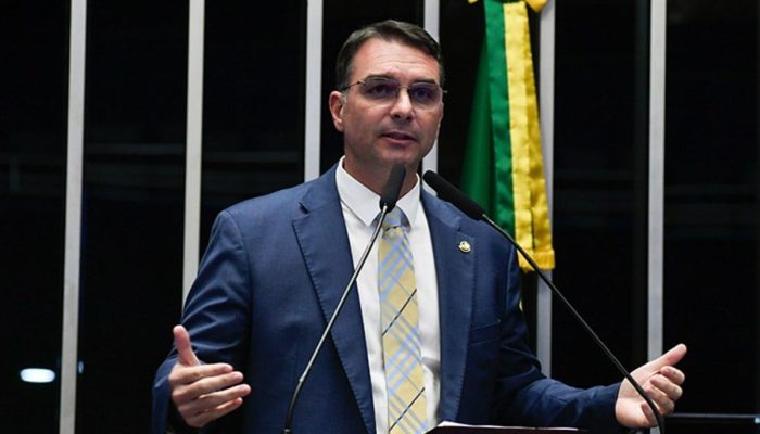 ainda-nao-ha-data-para-anunciar-plano-de-governo-e-ministro-da-economia,-diz-flavio-bolsonaro