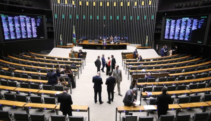 camara-aprova-projeto-que-abre-brecha-no-orcamento-para-licenca-paternidade