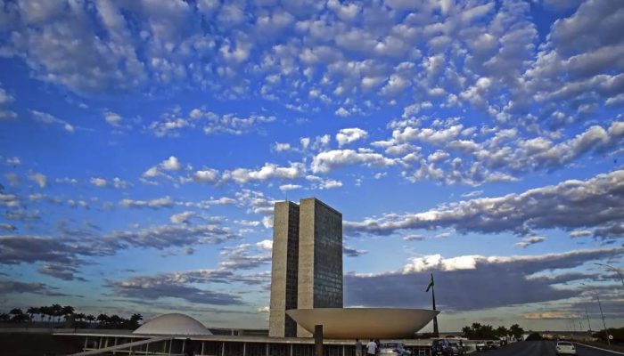 janela-leva-pelo-menos-85-deputados-a-trocar-de-partido-para-eleicao